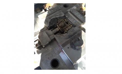 Reduction gear casing mold